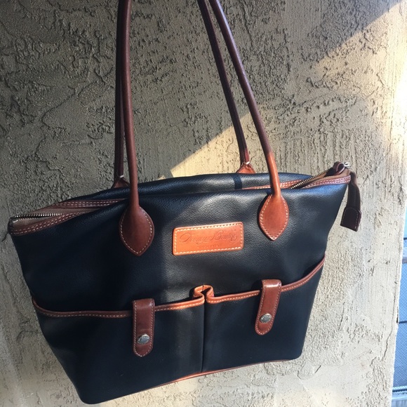 Dooney & Bourke Handbags - Dooney & Bourke beautiful leather purse